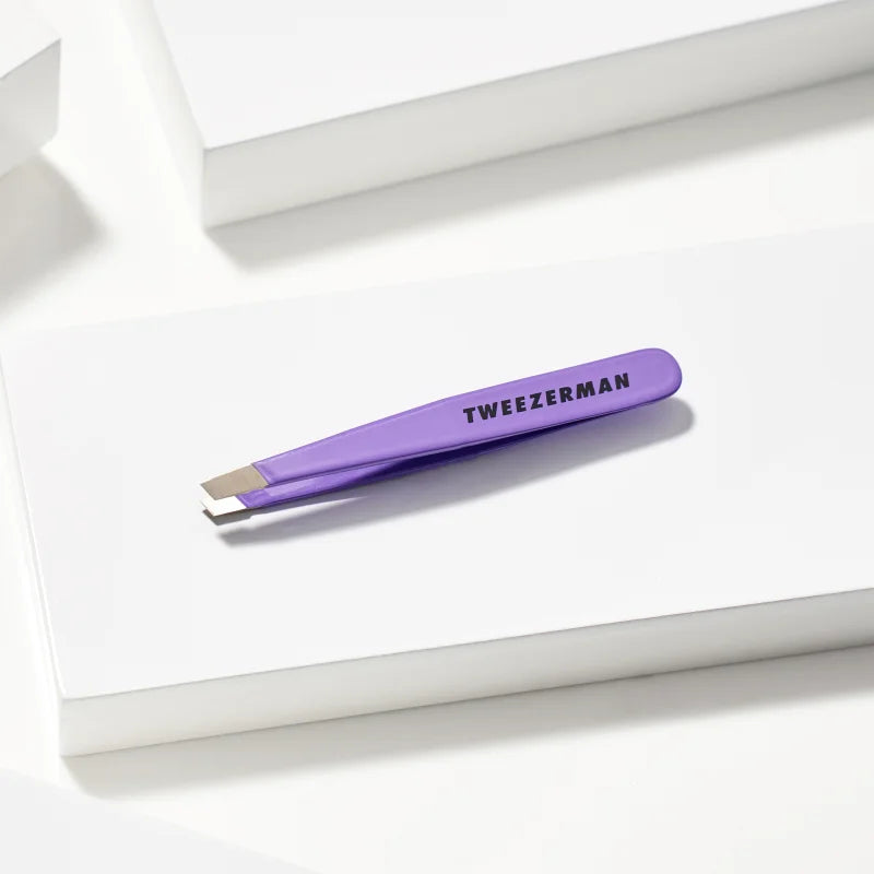 Tweezerman Mini Slant tweezers with travel case Lavender 1 pc
