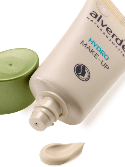 alverde NATURKOSMETIK Moisturizing Makeup 15 Porcelain, 30 ml