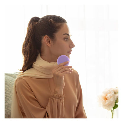 FOREO LUNA™ 4 Go Sonic cleaning device travel size