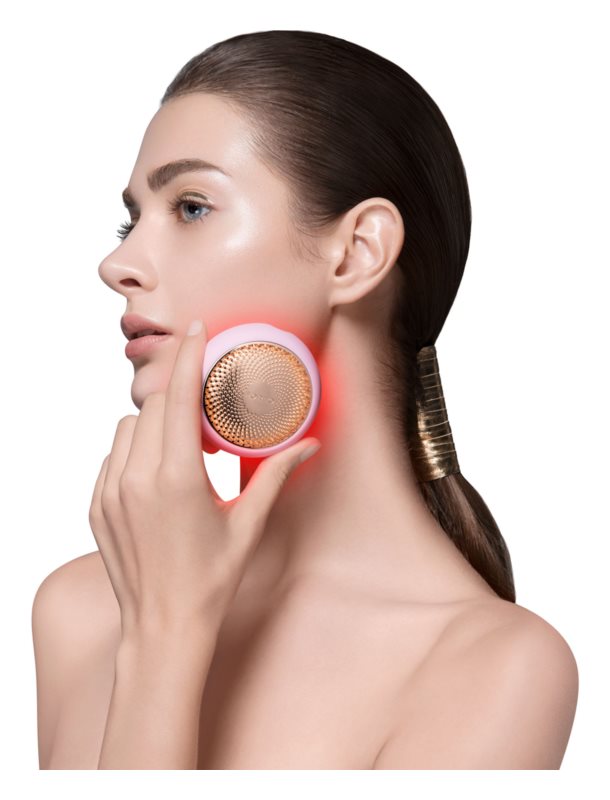 FOREO UFO™ 2 sonic device to accelerate the effects of the face mask